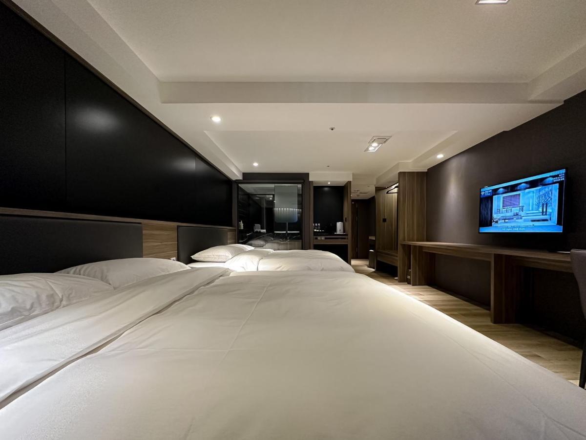 Autumn Willow Hotel Taichung Bagian luar foto