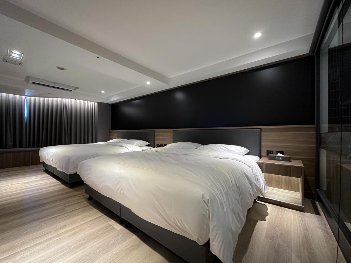 Autumn Willow Hotel Taichung Bagian luar foto