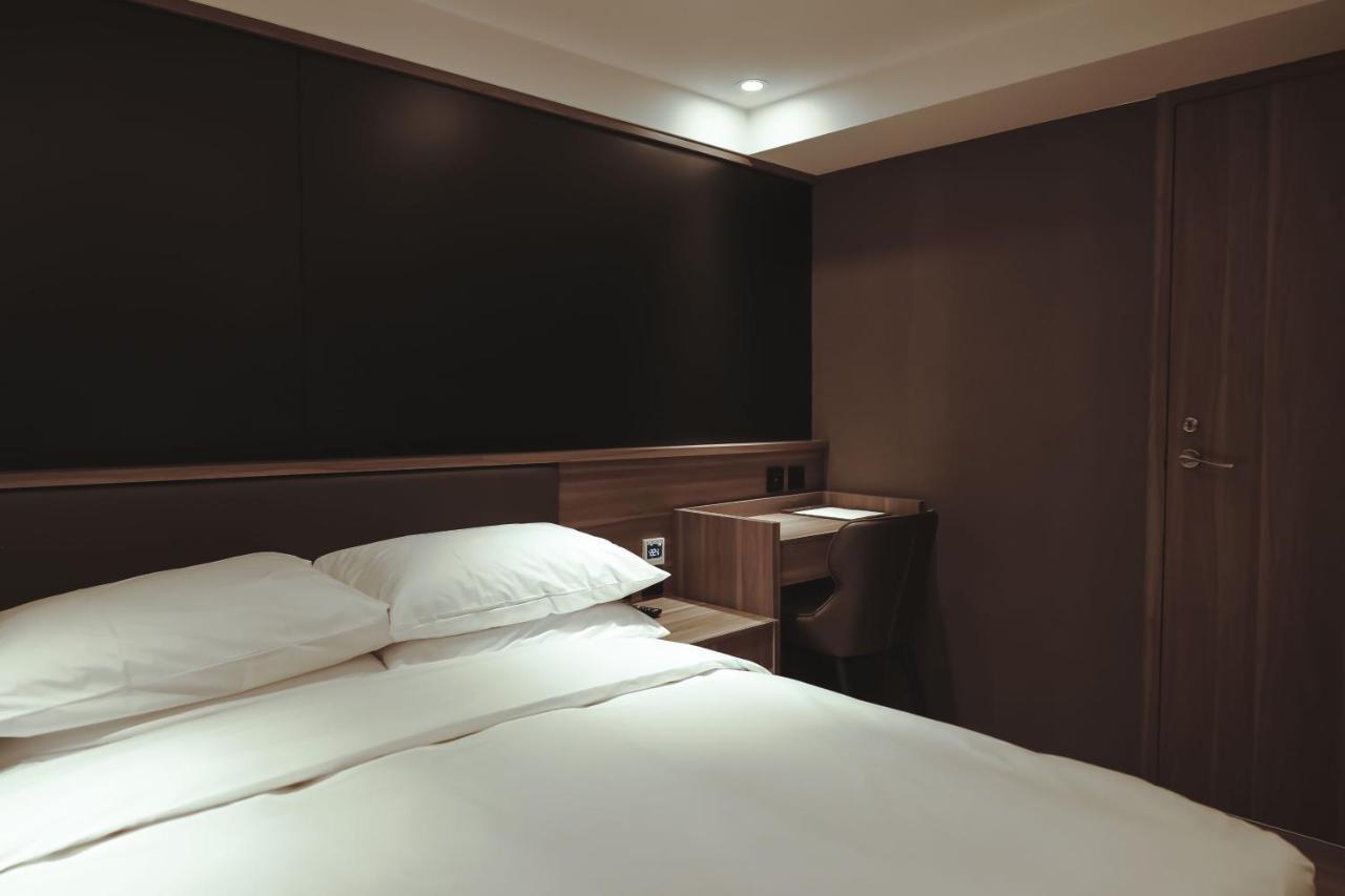 Autumn Willow Hotel Taichung Bagian luar foto