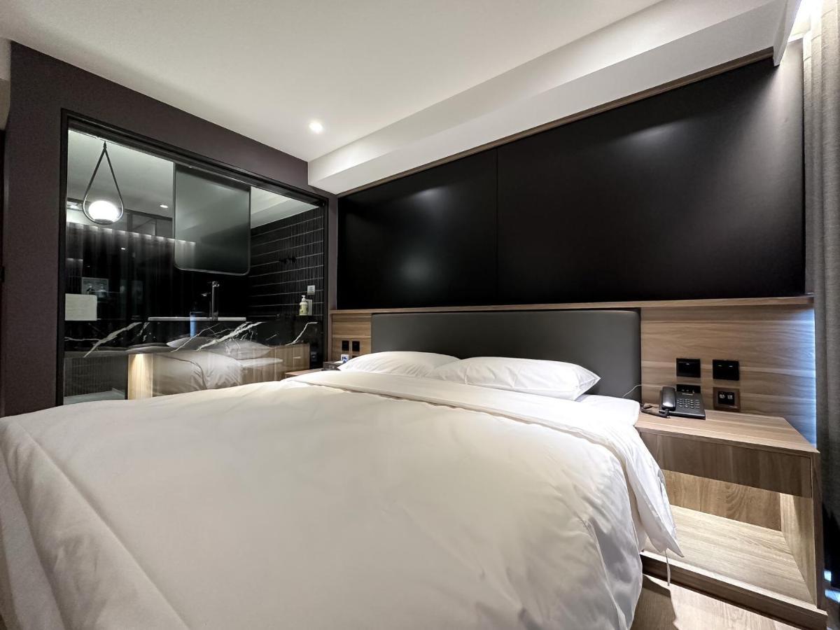 Autumn Willow Hotel Taichung Bagian luar foto