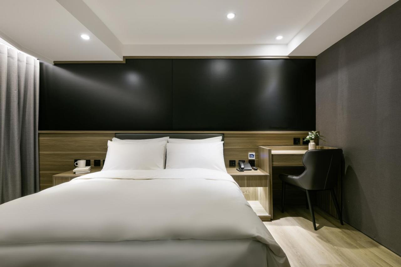 Autumn Willow Hotel Taichung Bagian luar foto