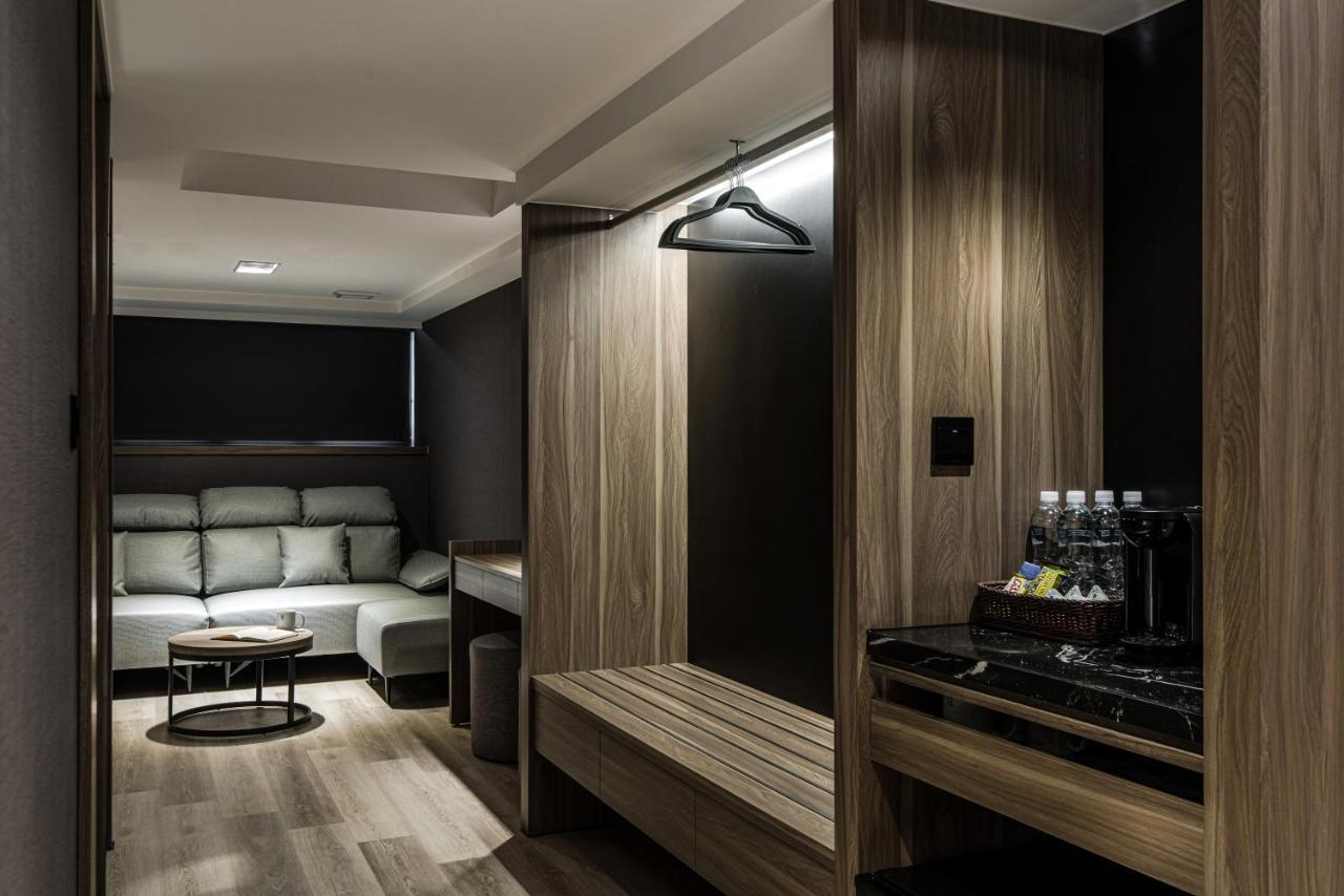 Autumn Willow Hotel Taichung Bagian luar foto
