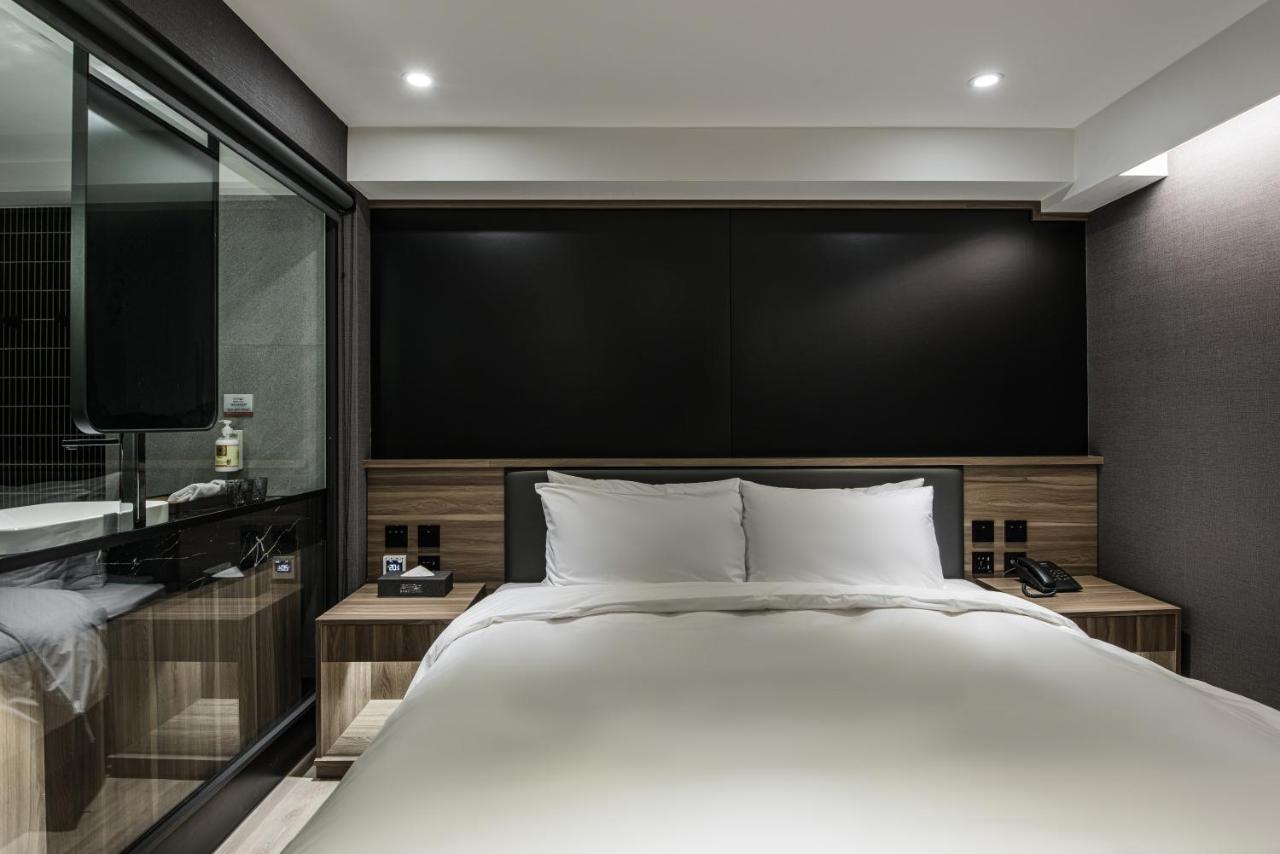 Autumn Willow Hotel Taichung Bagian luar foto
