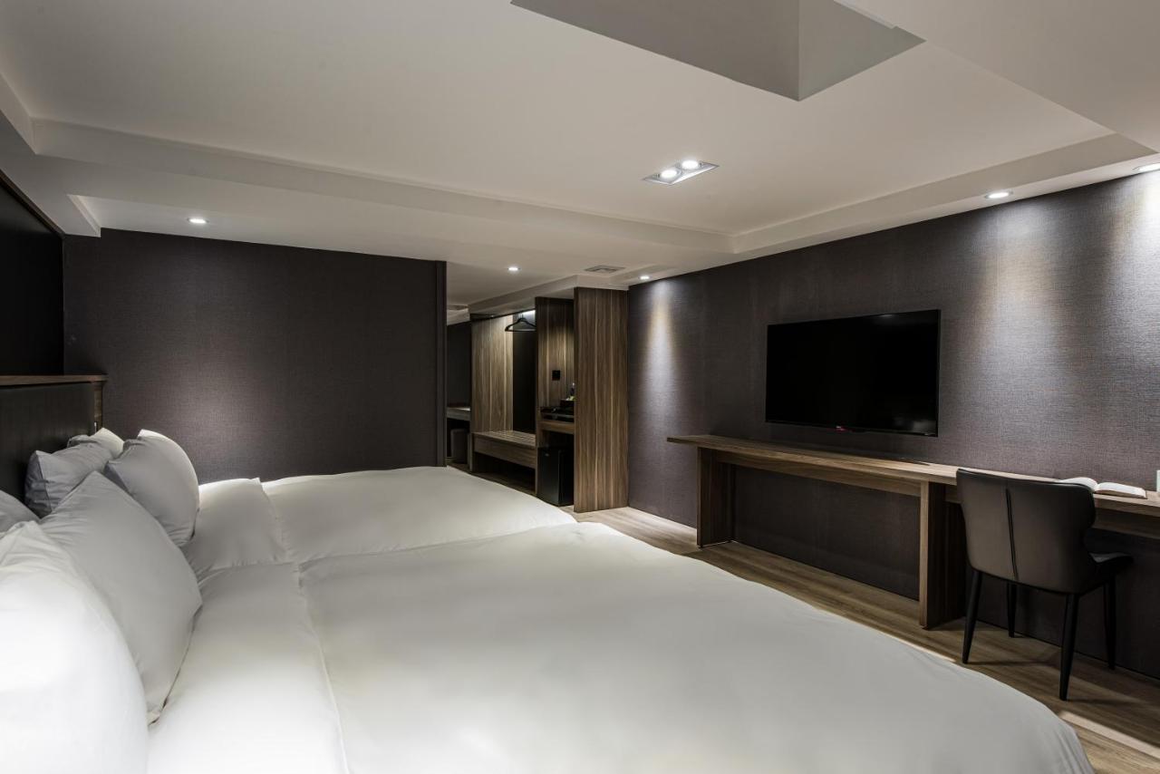 Autumn Willow Hotel Taichung Bagian luar foto
