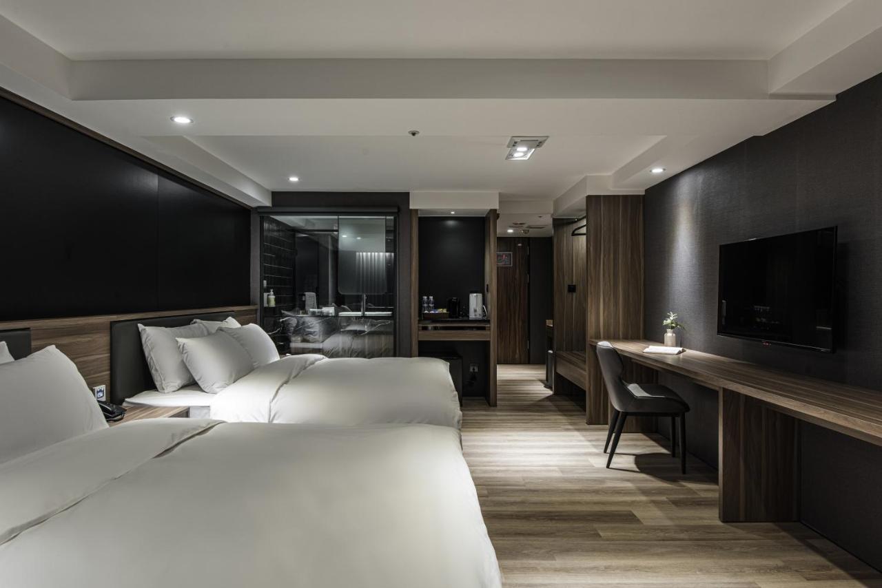 Autumn Willow Hotel Taichung Bagian luar foto