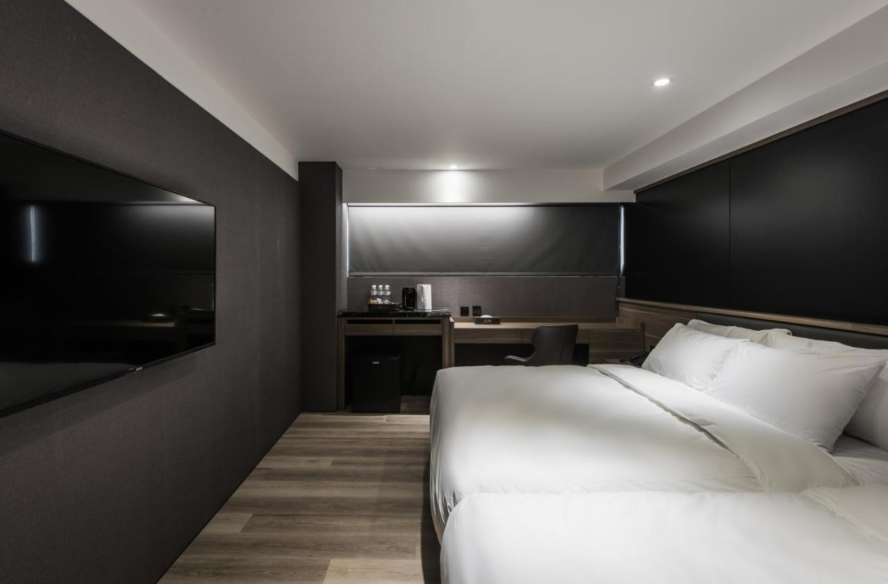Autumn Willow Hotel Taichung Bagian luar foto