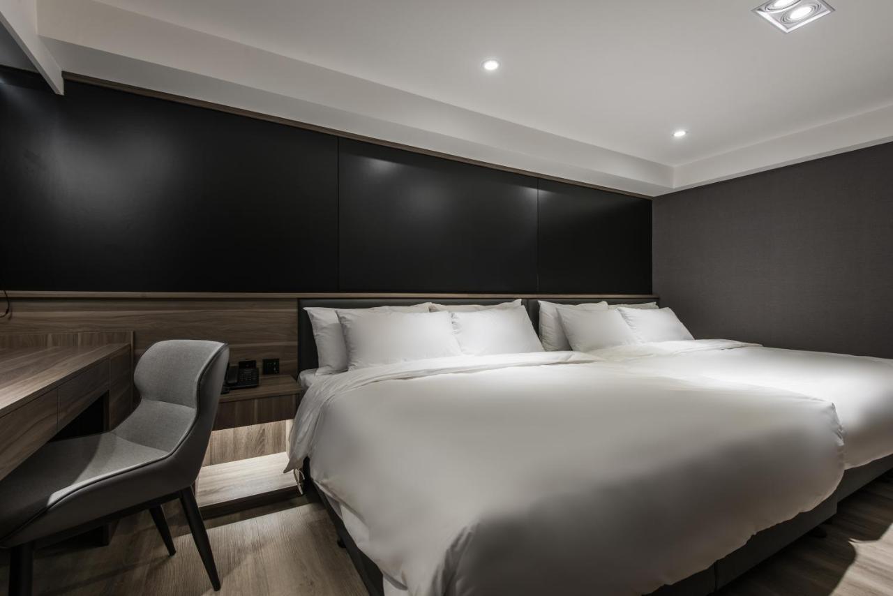 Autumn Willow Hotel Taichung Bagian luar foto