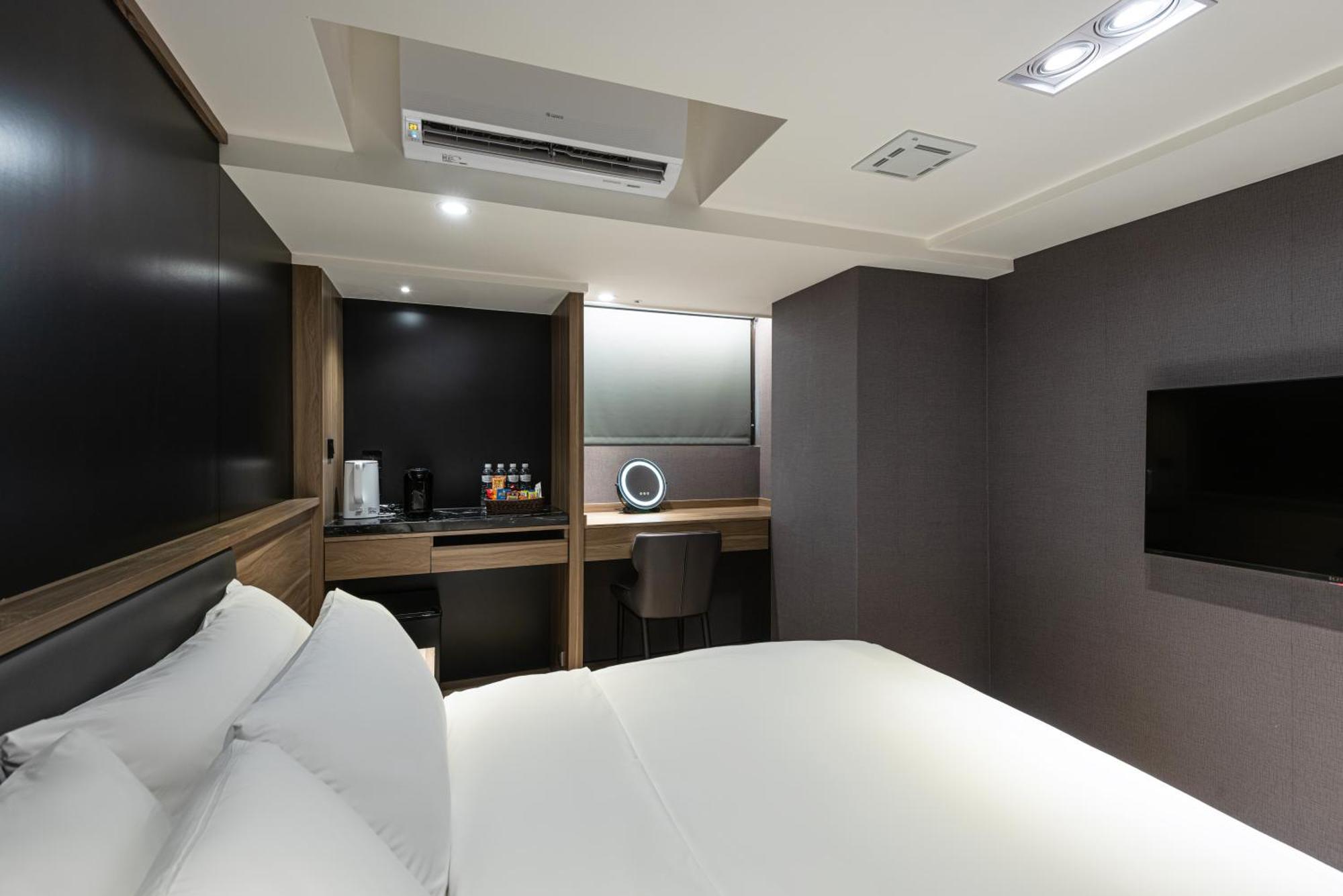 Autumn Willow Hotel Taichung Bagian luar foto