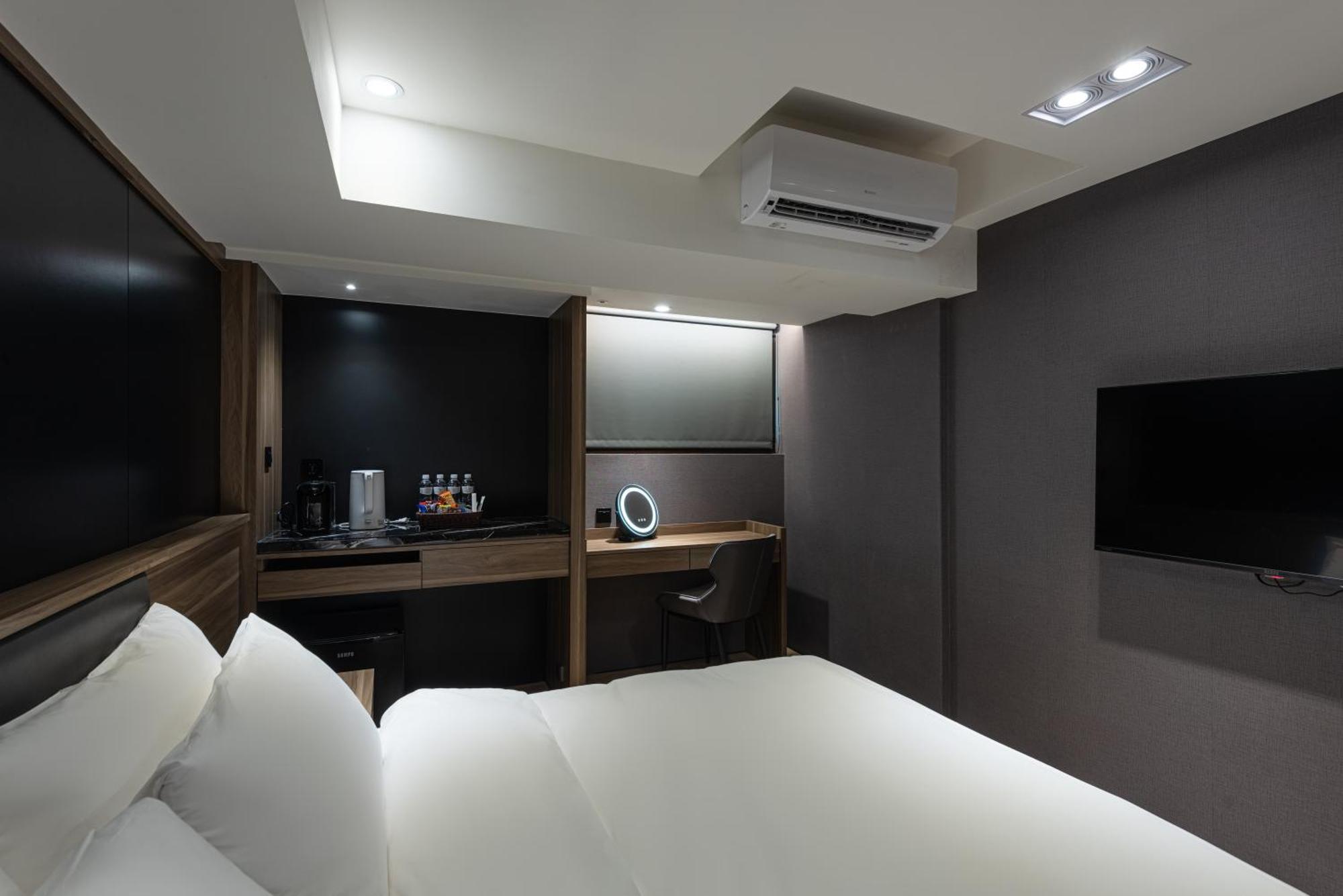 Autumn Willow Hotel Taichung Bagian luar foto
