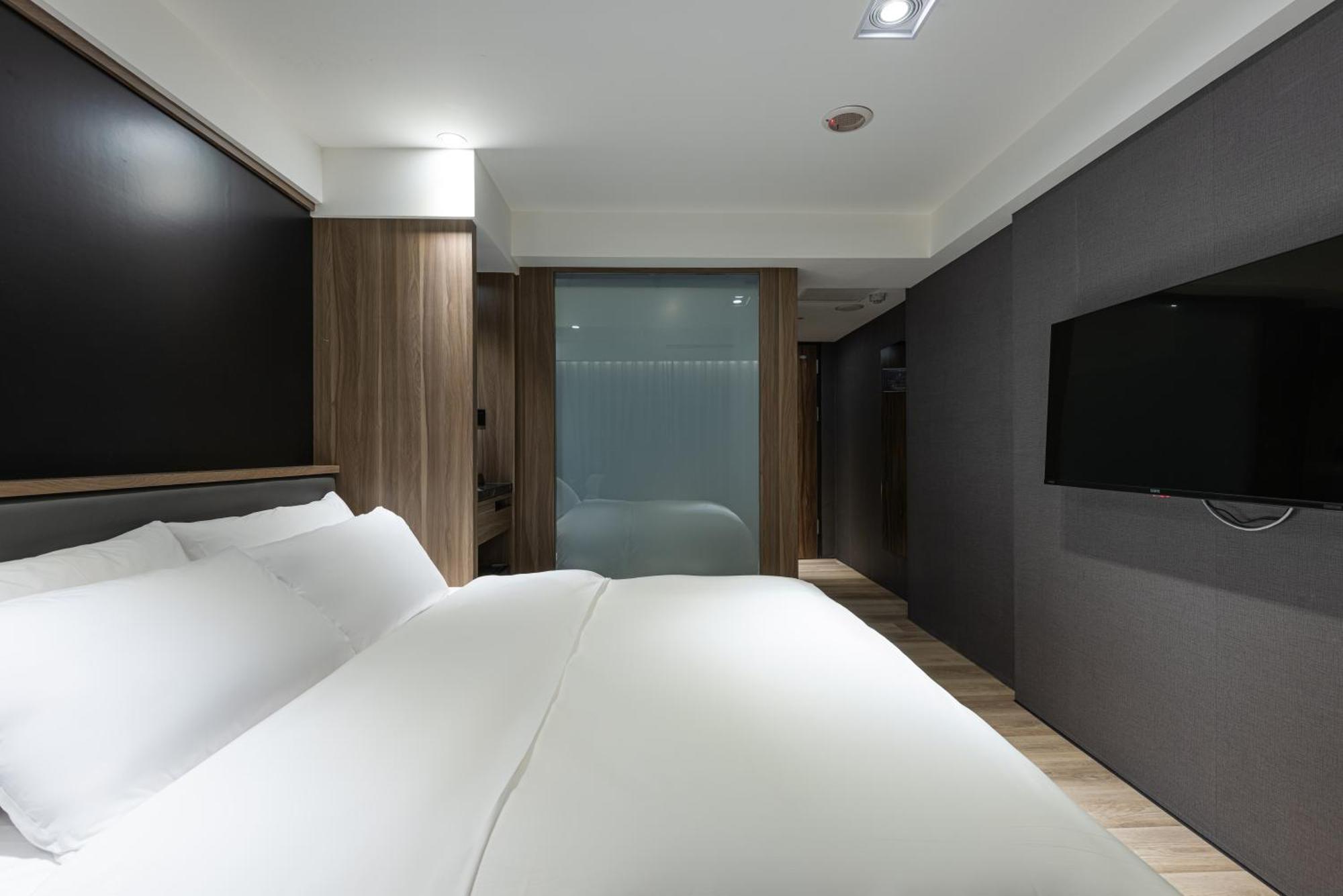 Autumn Willow Hotel Taichung Bagian luar foto