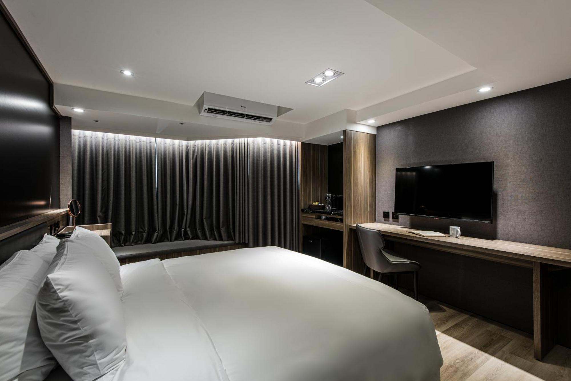 Autumn Willow Hotel Taichung Bagian luar foto