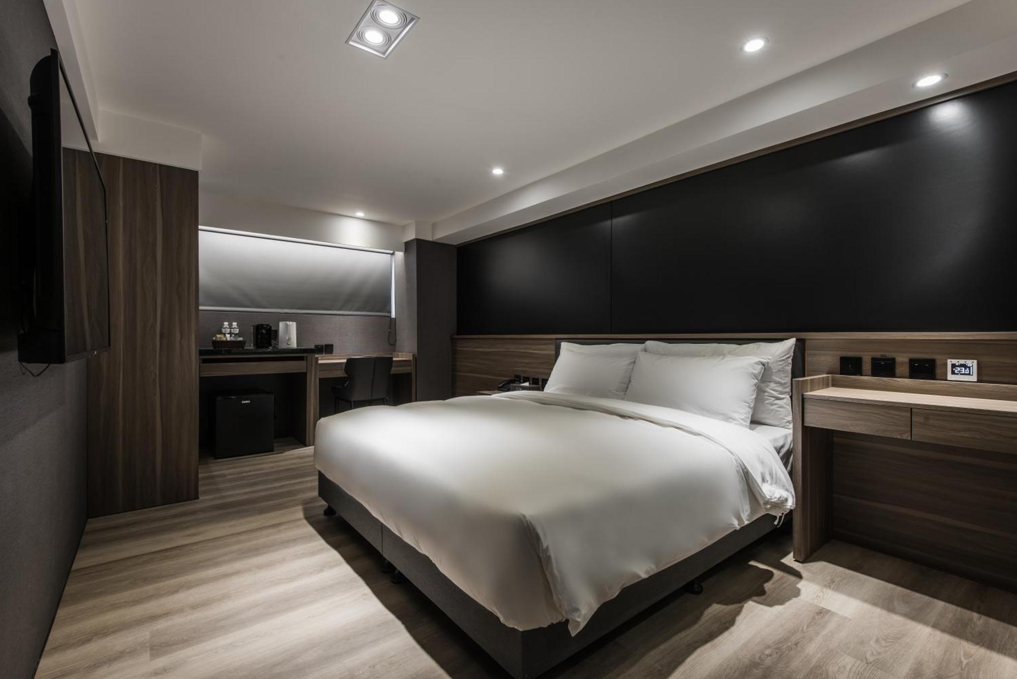 Autumn Willow Hotel Taichung Bagian luar foto