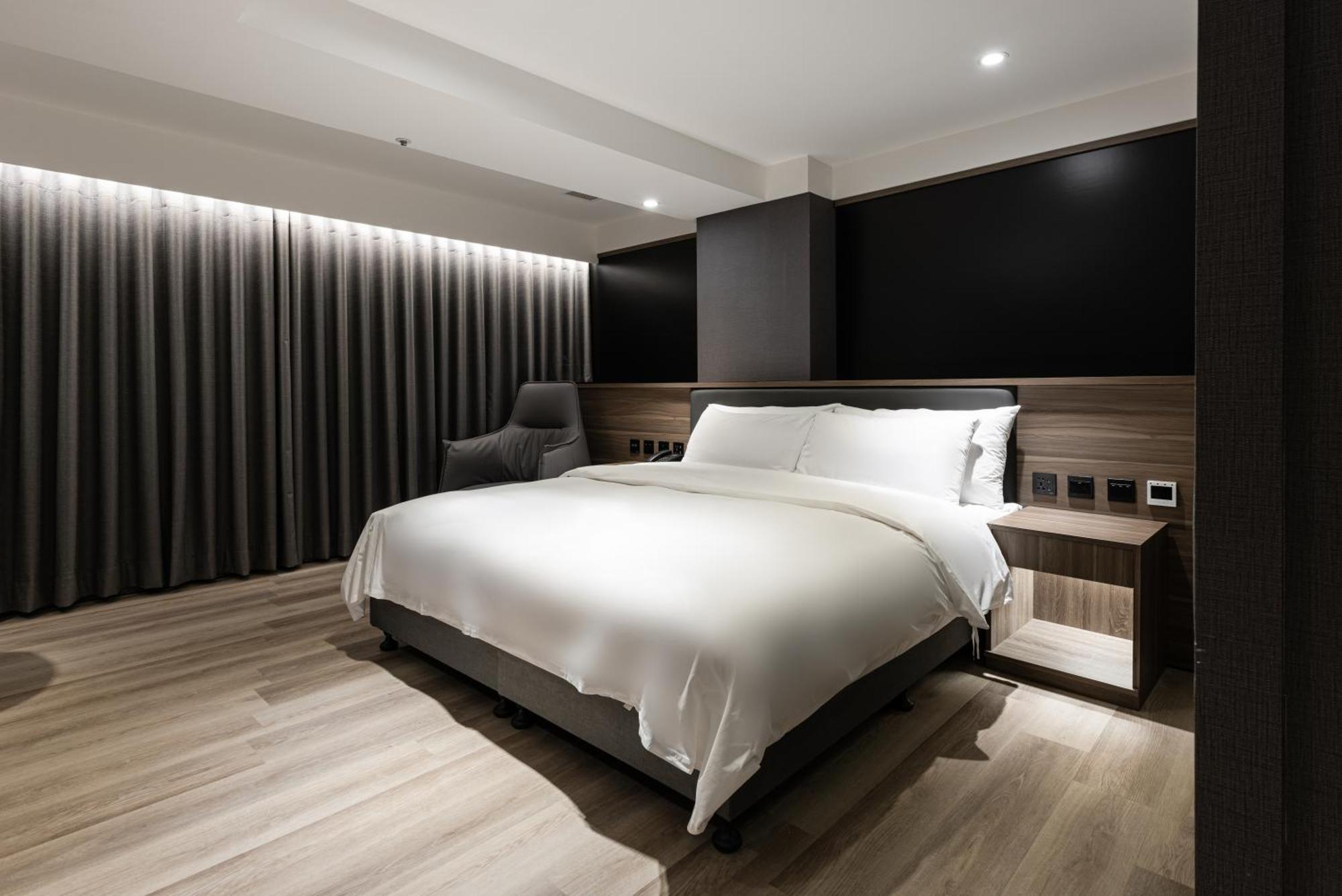 Autumn Willow Hotel Taichung Bagian luar foto