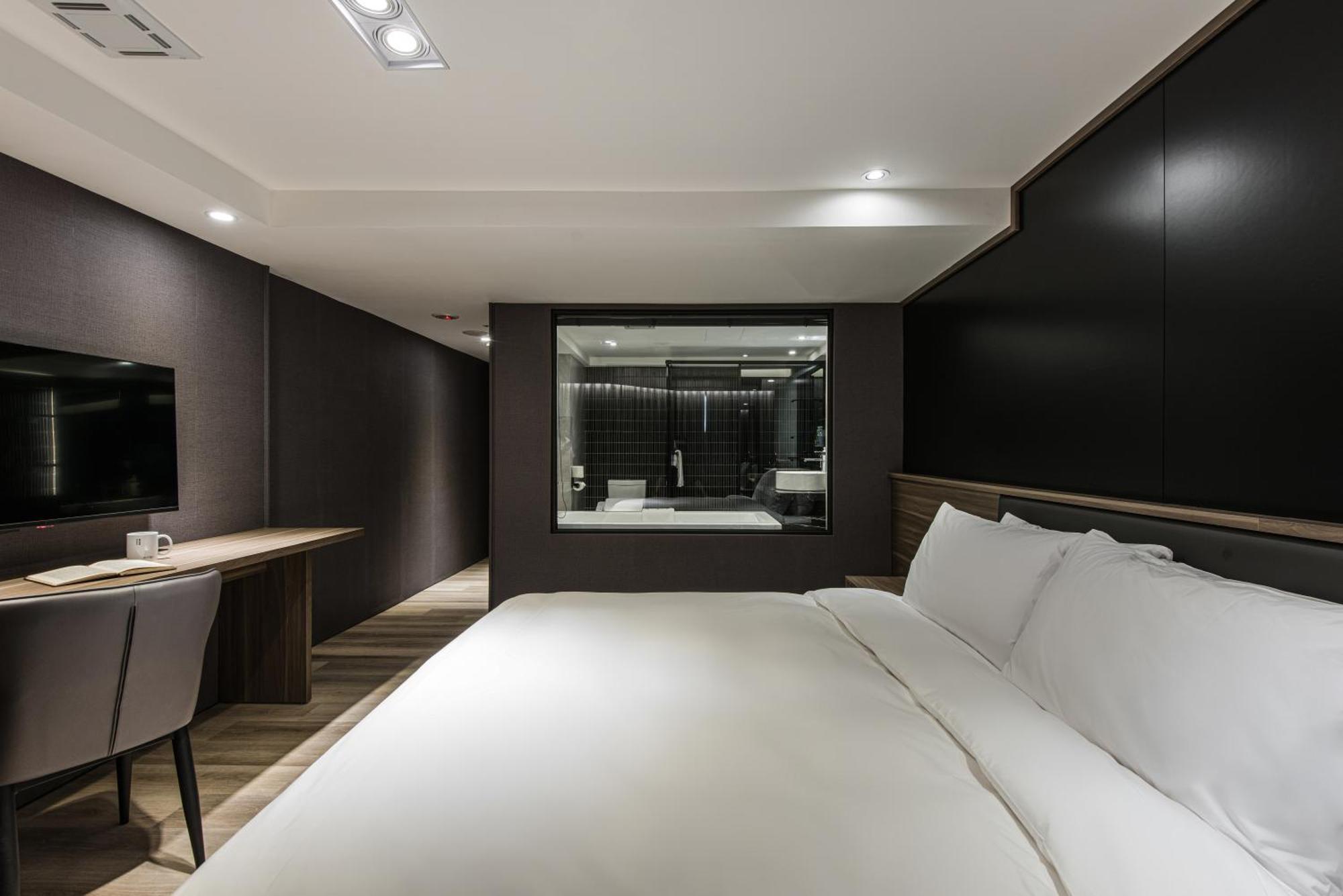 Autumn Willow Hotel Taichung Bagian luar foto