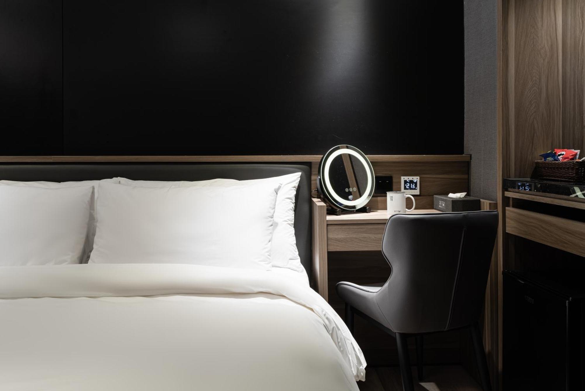 Autumn Willow Hotel Taichung Bagian luar foto