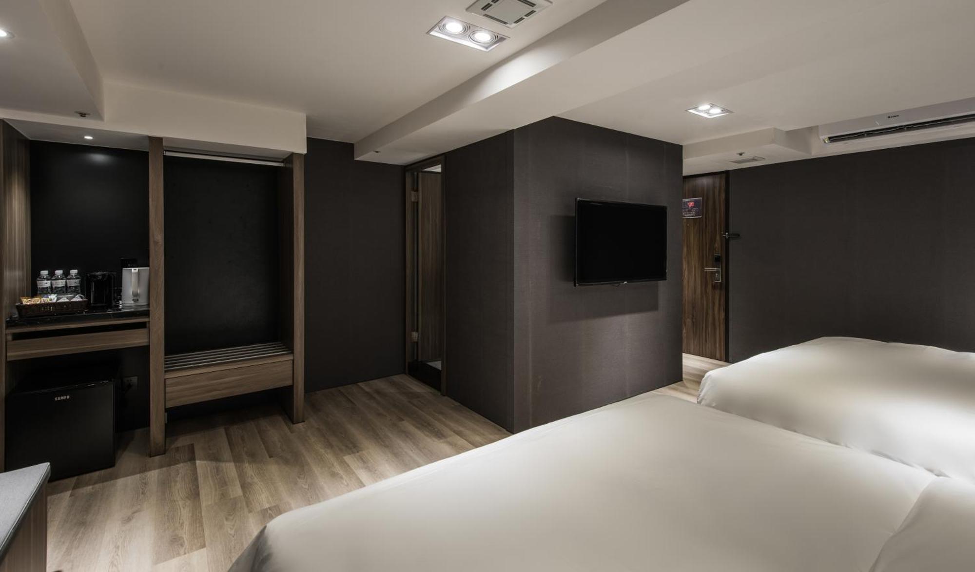 Autumn Willow Hotel Taichung Bagian luar foto