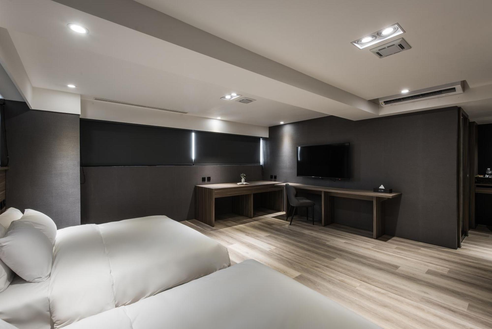 Autumn Willow Hotel Taichung Bagian luar foto