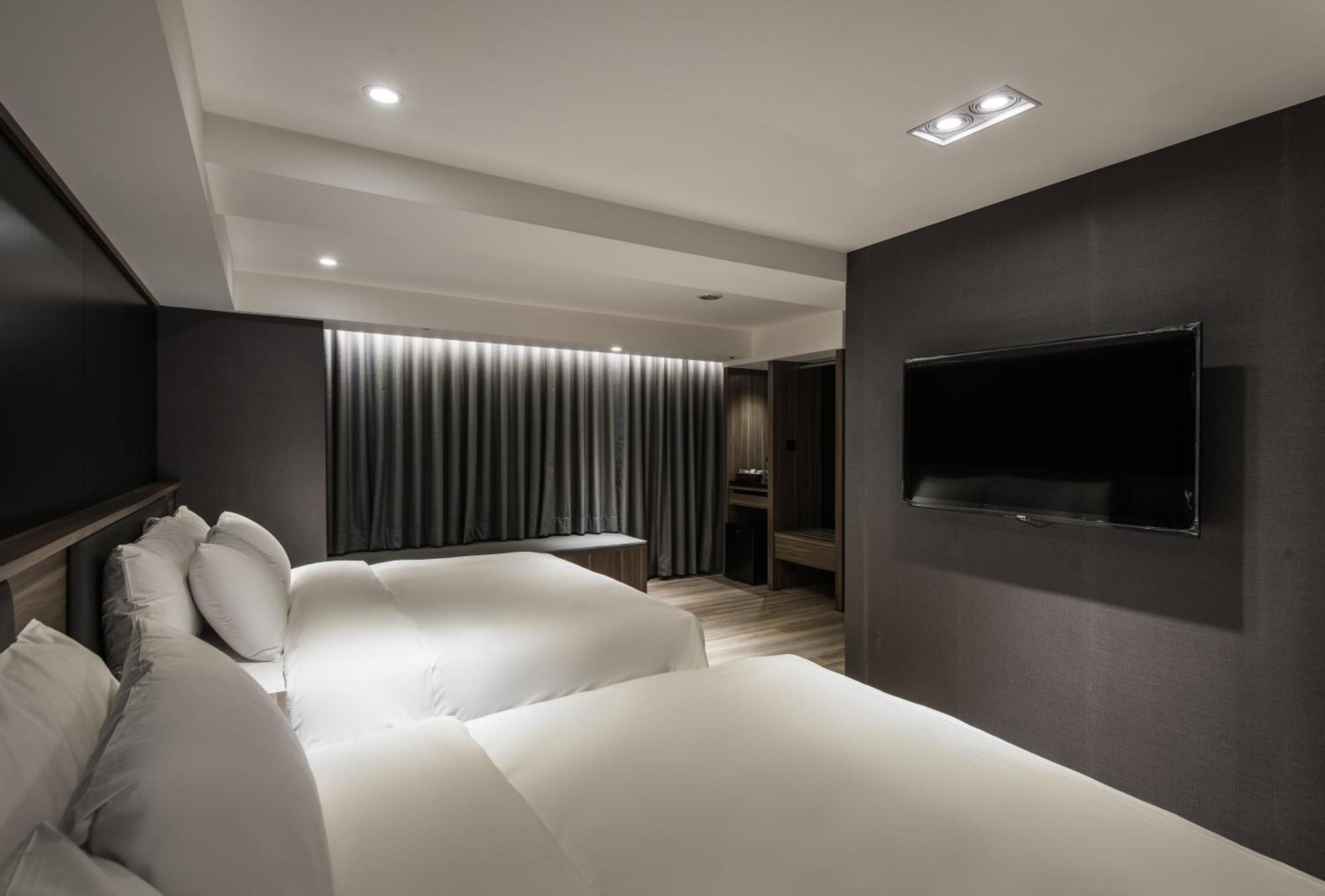 Autumn Willow Hotel Taichung Bagian luar foto